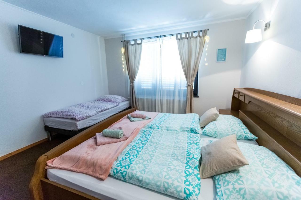 Rooms Malina Blejska Dobrava Εξωτερικό φωτογραφία
